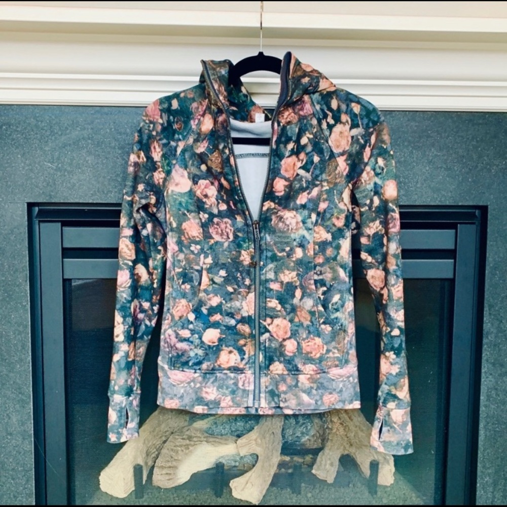 Lululemon floral scuba hoodie!! NWOT!!! 💐